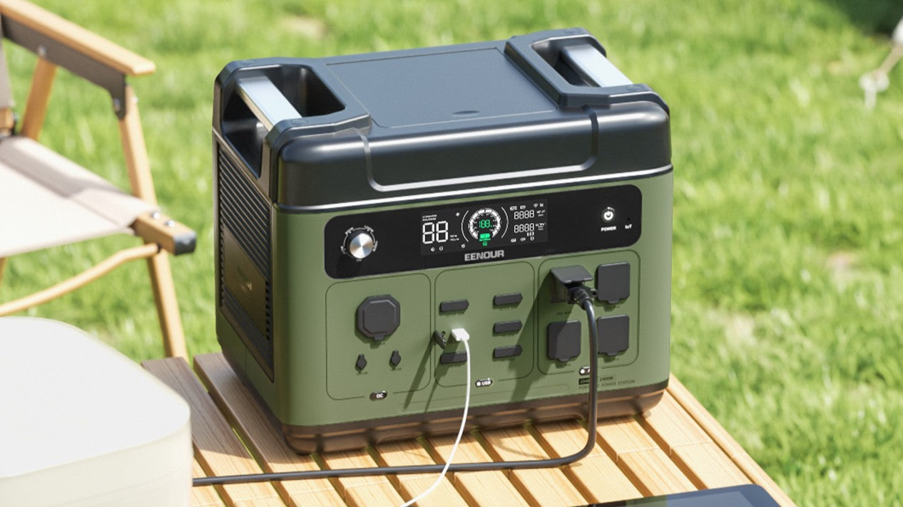 AC2400W高出力＆13ポート前面配置