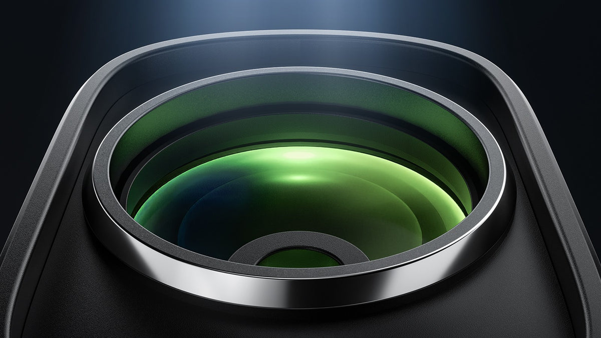 超クリアな23mm大口径対物レンズ